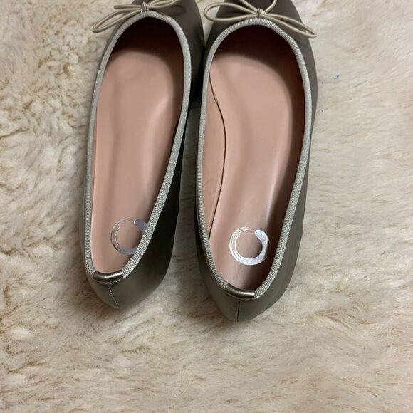 Journee Collection Vika Pewter Flats size 7 - Picture 5 of 5
